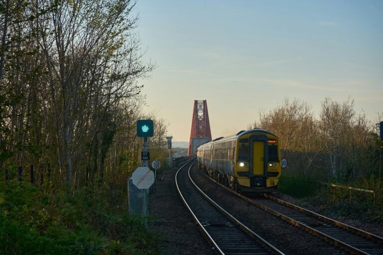 macro commercial signal report